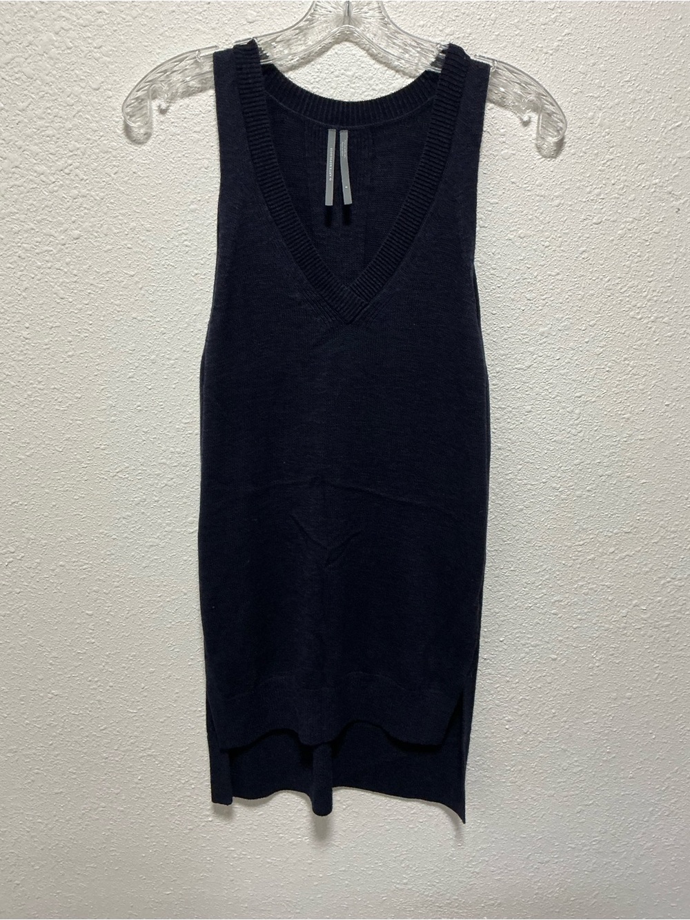 Anthropology women’s small dark navy blue v neck knit sweater tank top size S